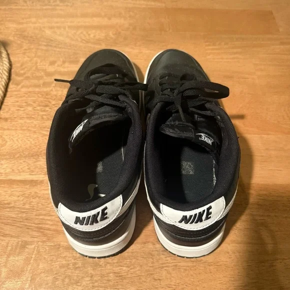 Nike Men's Black and White Low-Top Sneakers - Picture 7 of 8